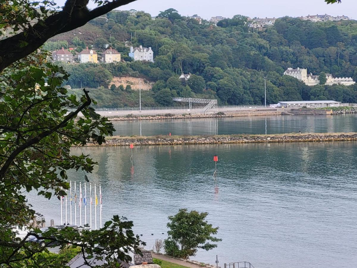 Seasidesteps Fishguard Bagian luar foto